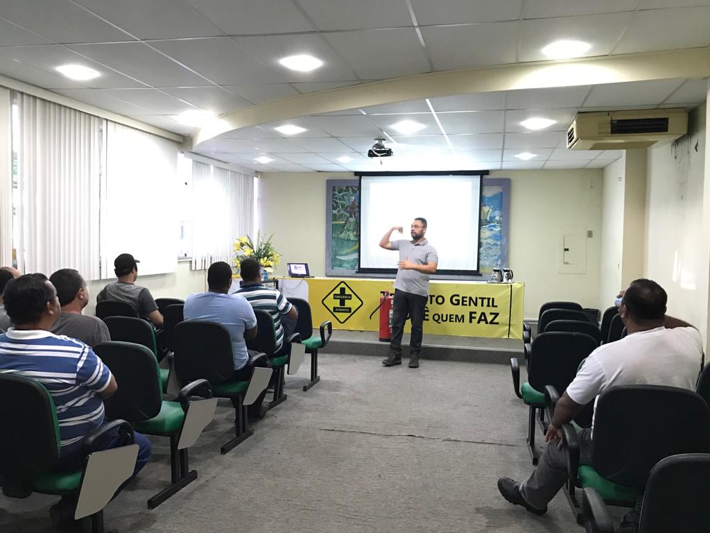 Equipe semafórica da SMTT passa por capacitação sobre segurança e prevenção de acidentes - SMTT Aracaju